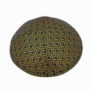 Eine edle Kippa, mit goldenem Muster "Menora" für Erwachsene, ⌀ 15cm.