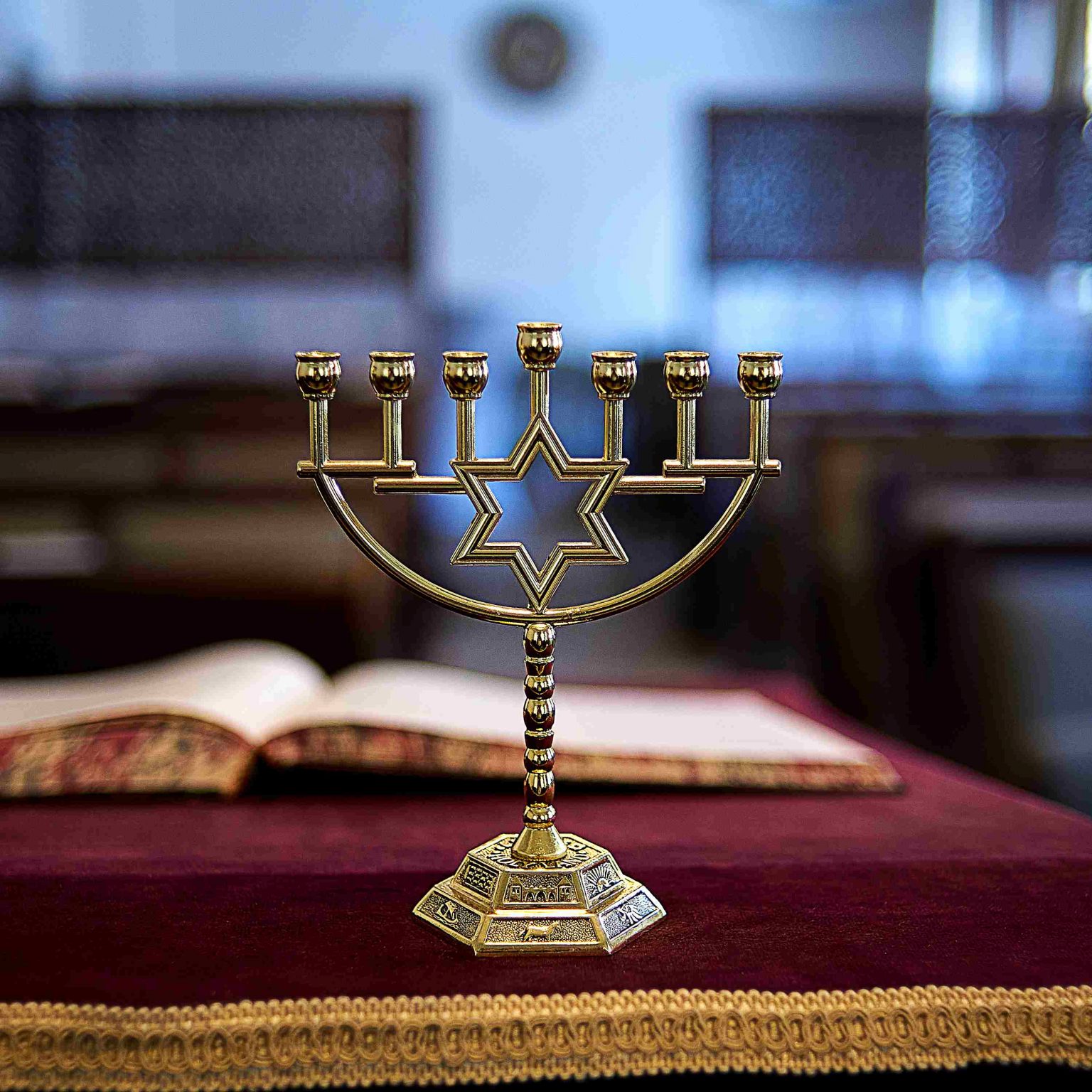Jerusalem Menora Aus Emaille - 7 Zweige Mit Symbolen Der 12 Stämme, 27,4 Cm Hoch, Cremefarben